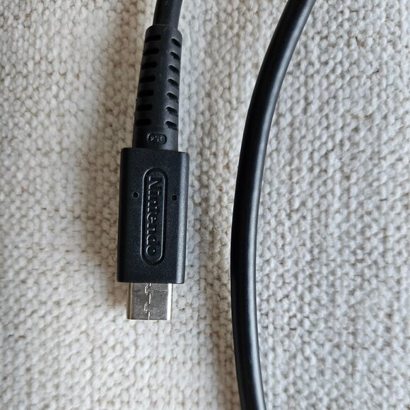 Nintendo Switch Pro Controller - Picture 6 of 6